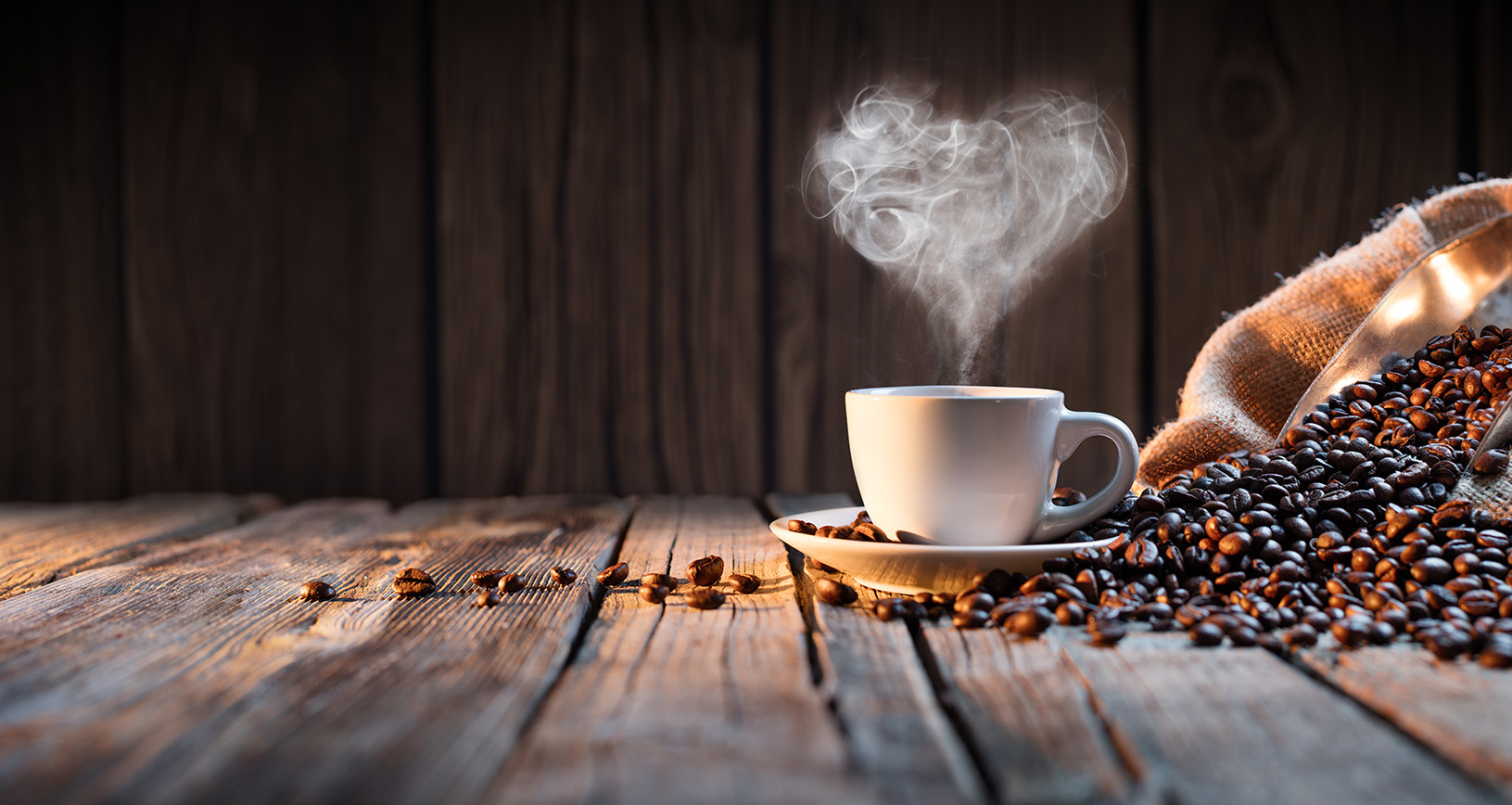 Slider_KalkstoppEI-Herz Kaffeebohnen und Kaffeetasse